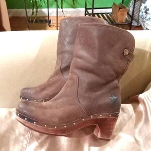 Ugg lined leather heeled boots 9